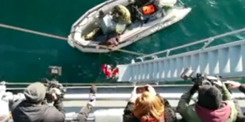 Moş Crăciun Scafandru apare din Marea Neagră în Portul Militar Constanţa Sursa Facebook Fortţele Navale Române