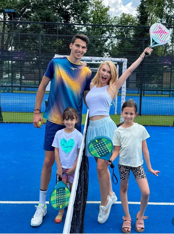 Andreea Bălan, fetele ei și Victor Cornea.
