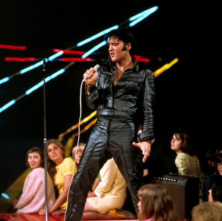Elvis Presley atrăgea femeile ca un magnet (Foto: Profimedia).