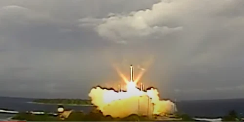 Test de lansare a unui interceptor de rachete balistice intercontinentale pe distrugătorul american  USS John Finn Foto captură You Tube Us Navy