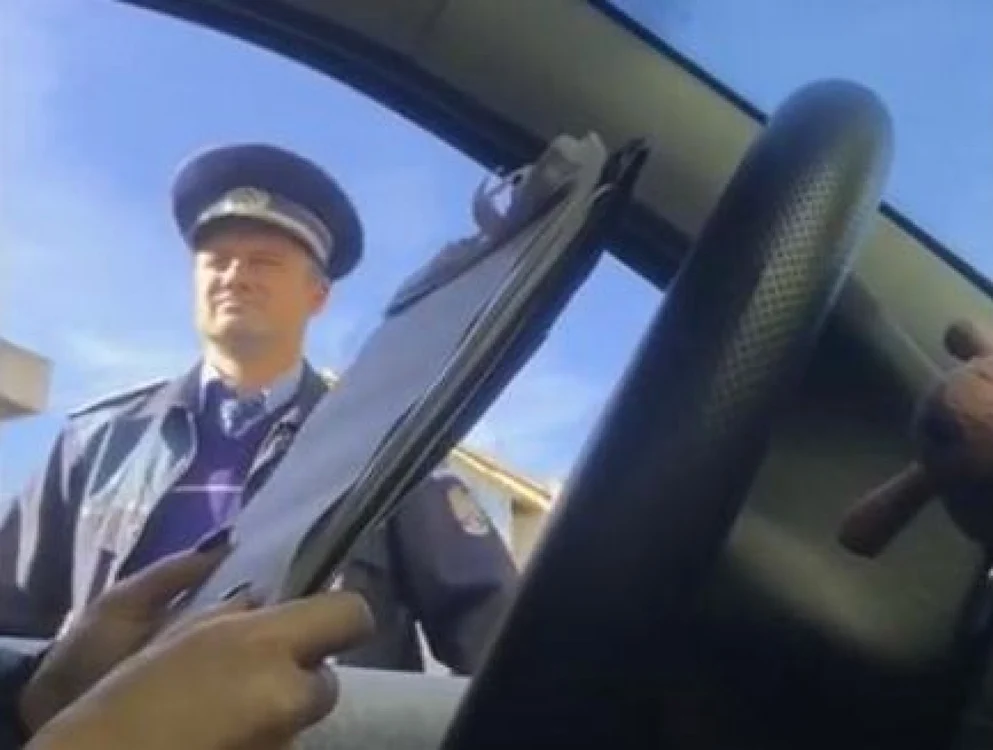 Narcis Negurici, în momentul când îşi amenda fosta parteneră FOTO Captură video