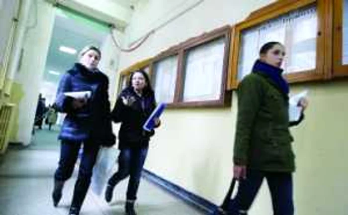 Studenţii Facultăţii de Matematică-Informatică au primit burse mai mici
