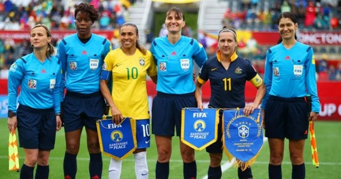 Teodora Albon (centru) va arbitra o semifinală de la CM FOTO Sunt Iulian Anghel, editor Adevărul, şi consider că este penibil să specific sursele fotografiilor