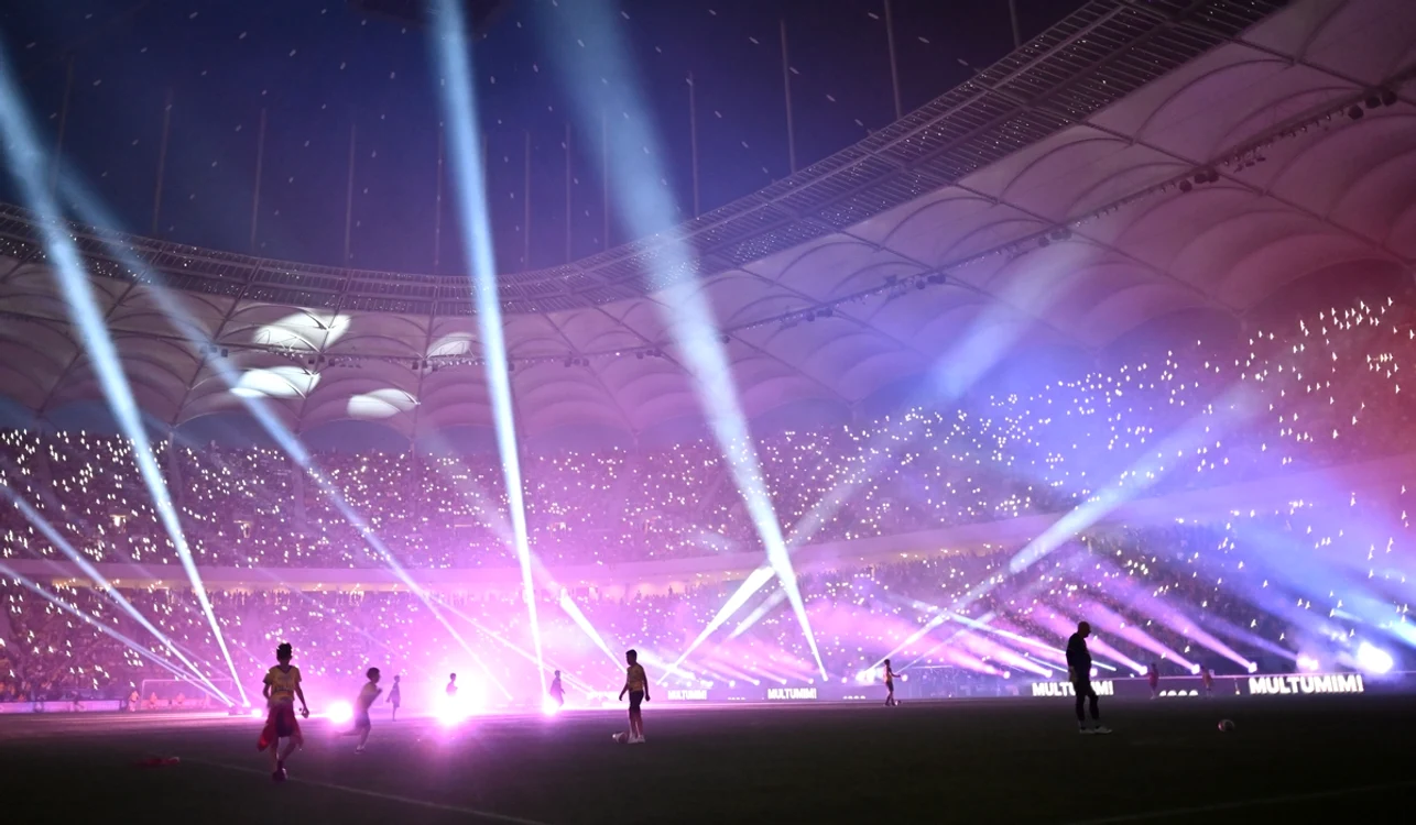 Cei peste 54.000 de oameni au luat parte la un spectacol inedit (FOTO: Sportpictures)