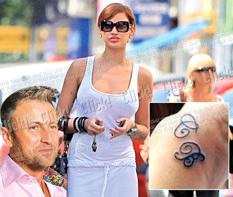 
    Bianca şi-a tatuat  iniţialele CB (Cătălin Botezatu)  pe încheietura mâinii stângi  