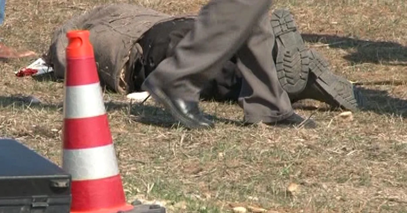 Poliţiştii îl caută pe criminal