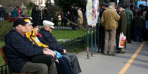 pensionari parc foto Adevarul