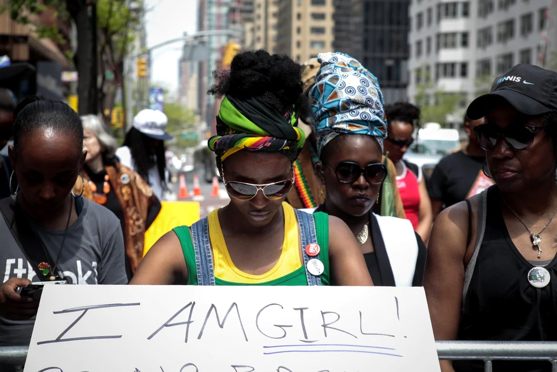 Participanţi la un protest pentru urgentarea autorităţilor din Nigeria să lanseze operaţiuni de căutare a fetelor răpite de Boko Haram. FOTO Reuters
