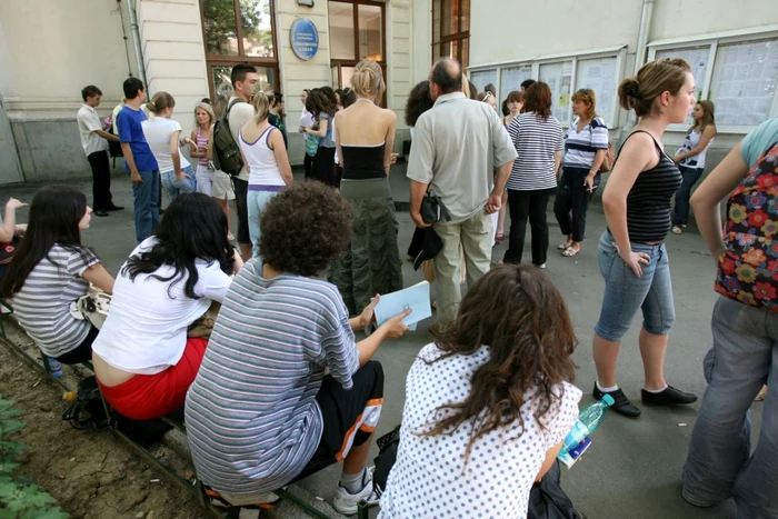 Elevii aşteaptă notele finale de la Evaluarea Naţională FOTO Adevărul