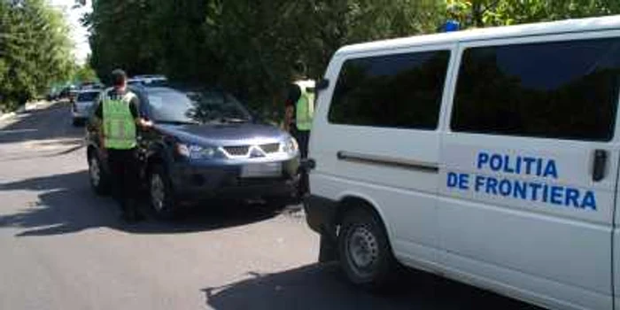 Arad: Poliţiştii de Frontieră au depistat o familie „falsă”