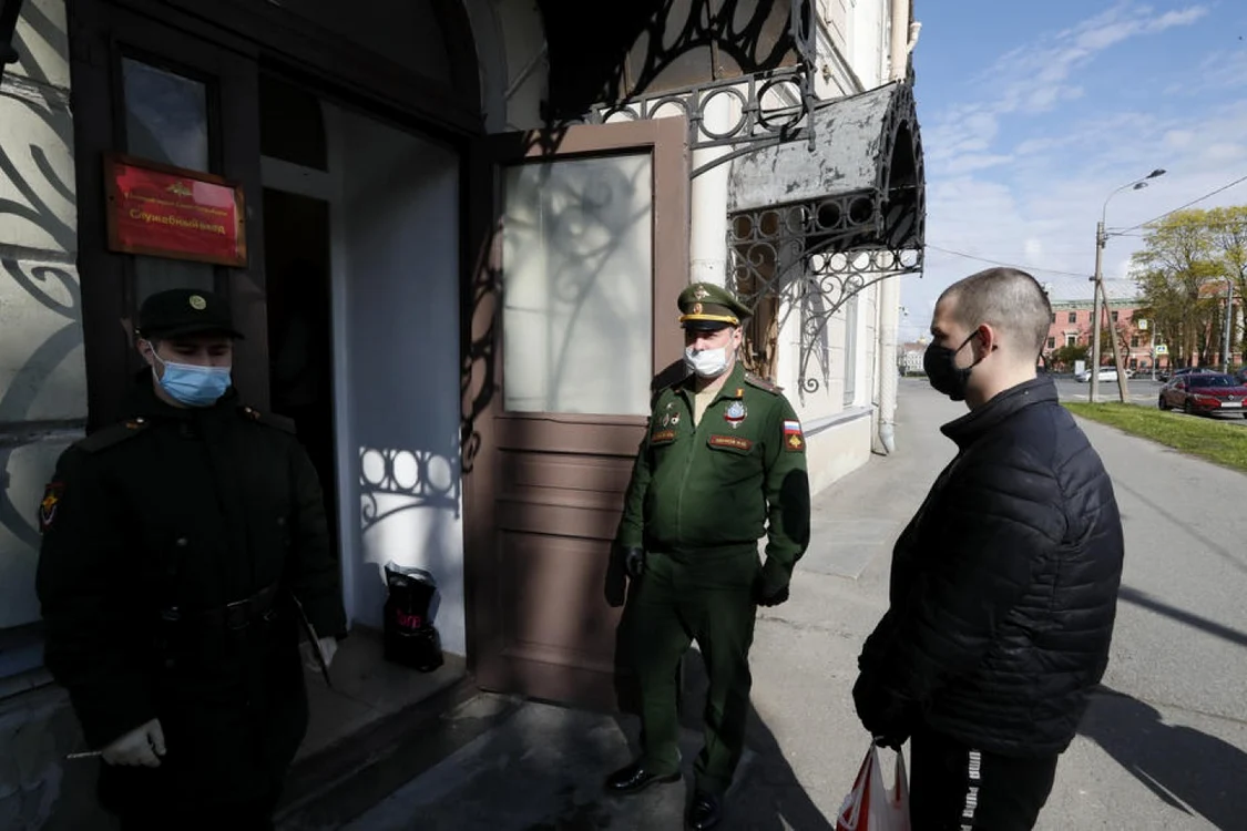 Intrarea unui centru de recrutare militară din Sankt Petersburg Foto EPA EFE (arhiva)