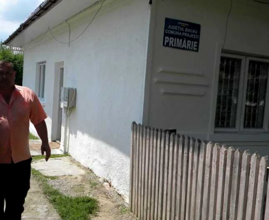 Primarul Eugen Antica a construit o primărie nouă din care a primit 10% şpagă