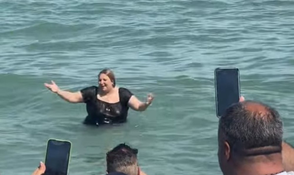 Diana Șoșoacă, spectacol la Neptun, de 1 Mai: „Veniți pe litoralul românesc!”