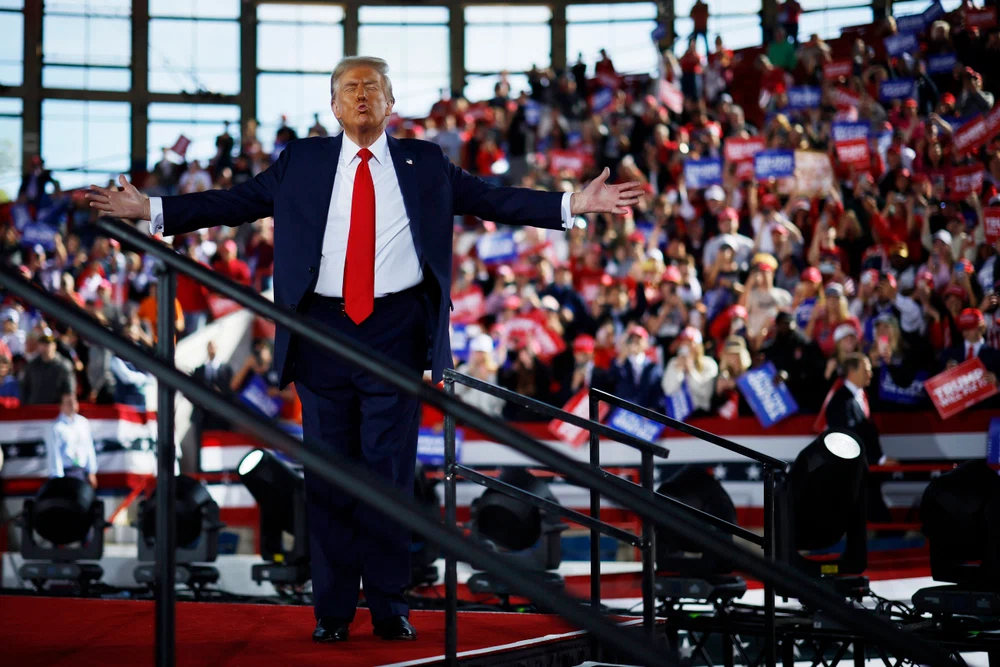 Trump i-a revocat pe ultimii membri ai comisiei electorale înainte alegerilor legislative de la jumătatea mandatului. Sunt temeri în SUA privind un posibil „haos” la alegeri