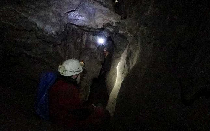 Marius Paniti a reuşit să identifice urmele celui mai mare asteroid căzut pe Terra în zona carstică din Anina FOTO CRISTIAN FRANŢ