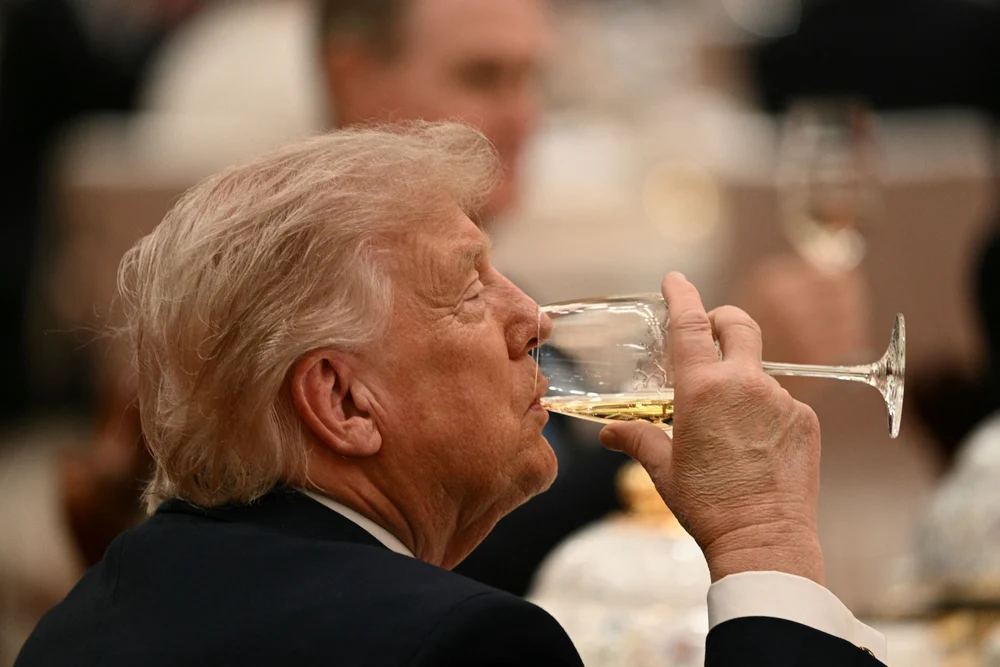 Donald Trump ar fi cumpărat din greșeală acțiuni la un lanț de restaurante cu sushi. Intenția era să investească într-o companie IT