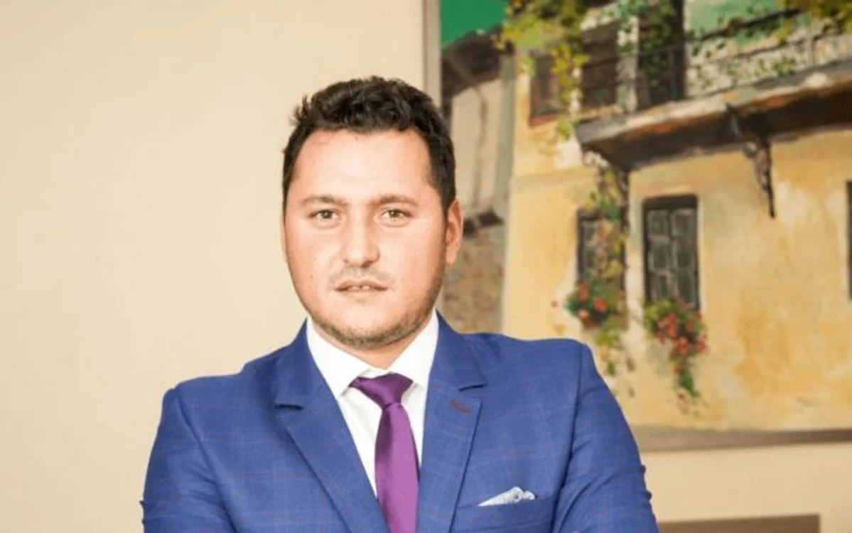 Avocatul George Gaftone a anunţat că va renunţa la alocaţia copilului nenăscut FOTO zegreangaftone.ro