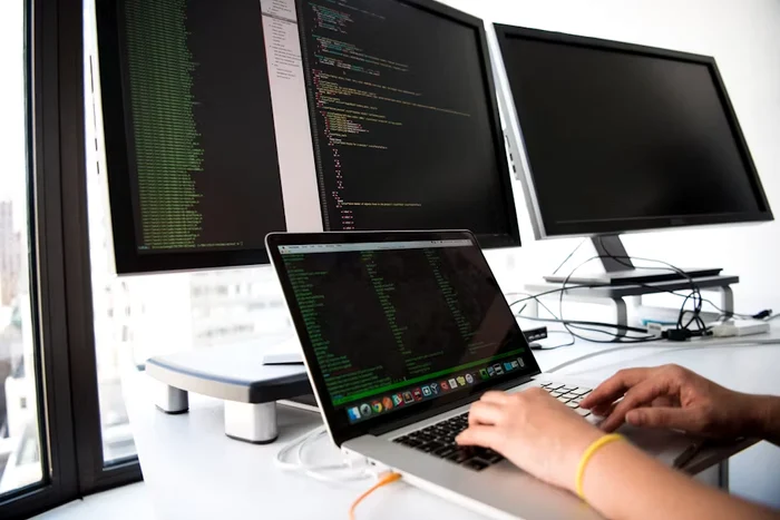 Un gigant software își reduce masiv personalul/ Sursa foto: Unsplash