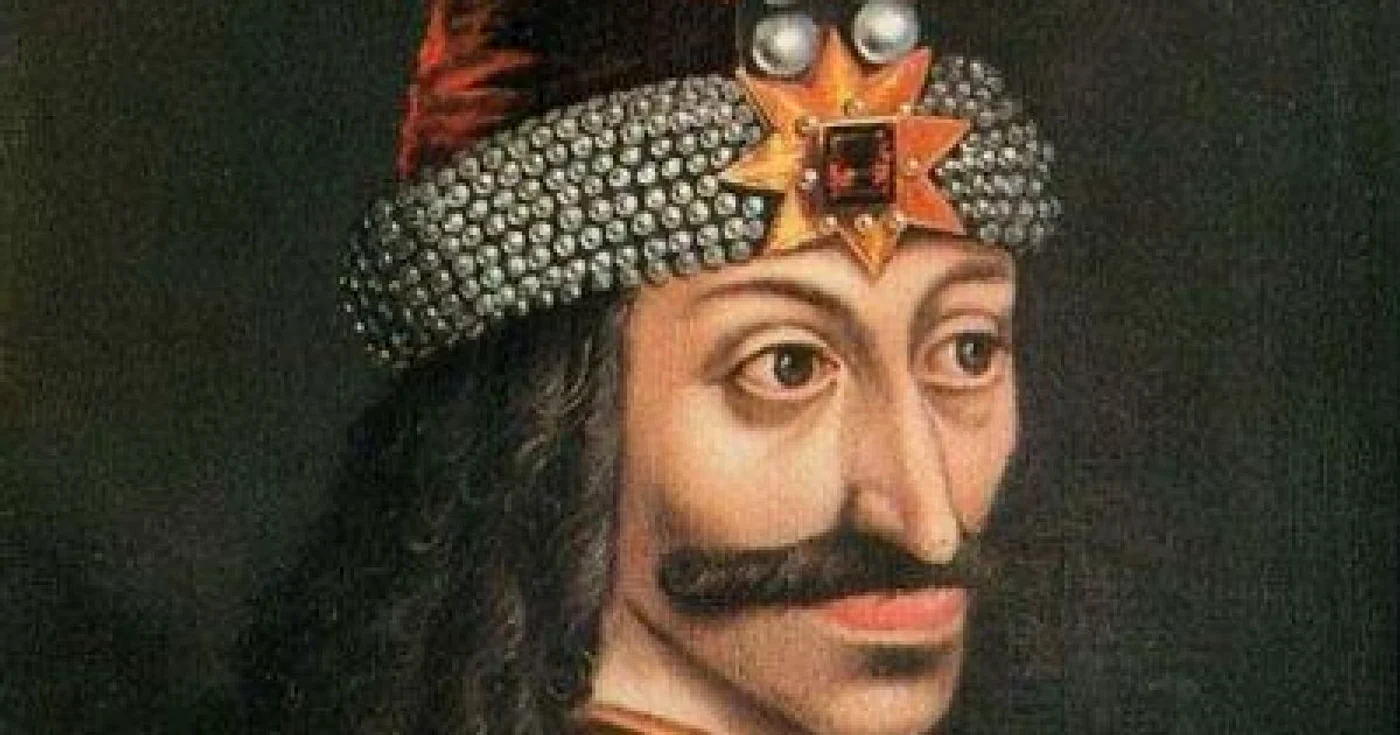 Programul de vizitare al Ansamblului Monumental "Curtea Domnească" este cuprins în intervalul orar 9:00-18:30, iar al celorlalte muzee între  orele 9:00 şi 17:00.