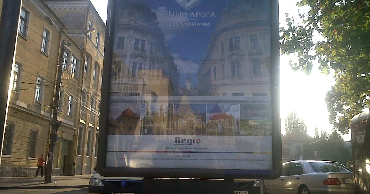 Afişul promovează capitala Transilvaniei, în centrul timişorean