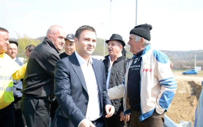Vicepremierul Daniel Suciu a făcut, luni, o vizită în comuna Băbaba şi o alta la Suseni