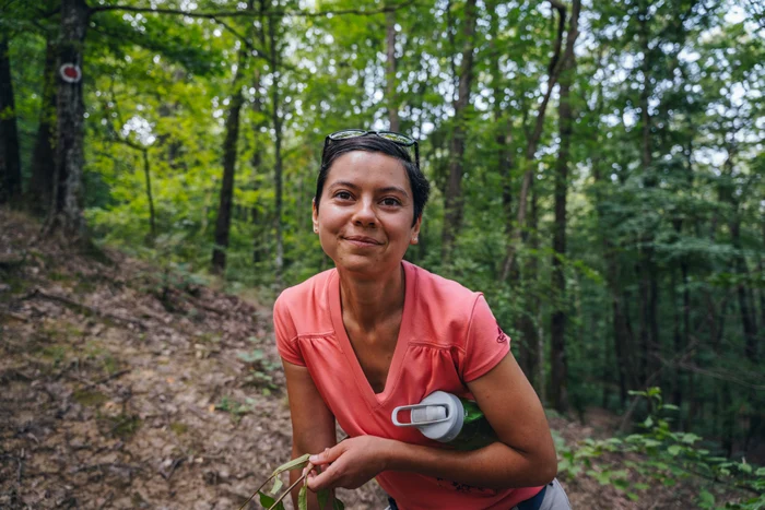 Adriana Costin se ocupă de unii dintre micuţi