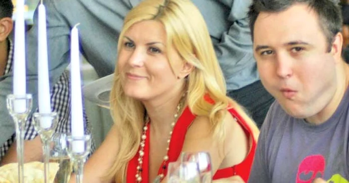 În ziua demisiei, Elena Udrea s-a relaxat într-un cunoscut restaurant bucureştean