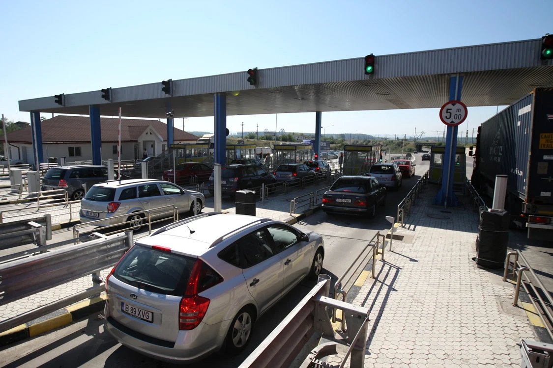 
    Pe sensul de mers Bucureşti - Constanţa, sunt deschise cinci puncte de taxare  