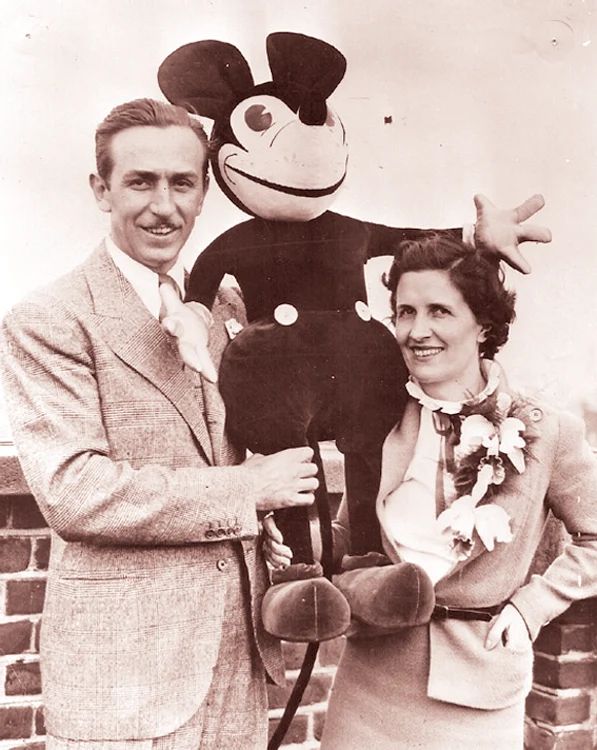 Dacă Walt Disney i-a fost tată, una dintre soțiile sale, Lilian, i-a fost nașă, căci datorită ei personajul poartă și azi numele Mickey Mouse