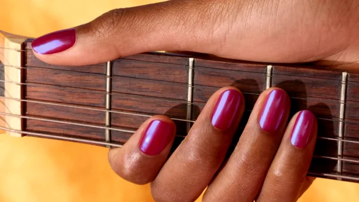 Unghiile glazurate, trendul vedetă al lunii mai 2026.