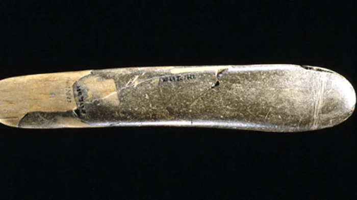 
    Jucăria sexuală preistorică, descoperită într-o peşteră de lângă Ulm, Germania  