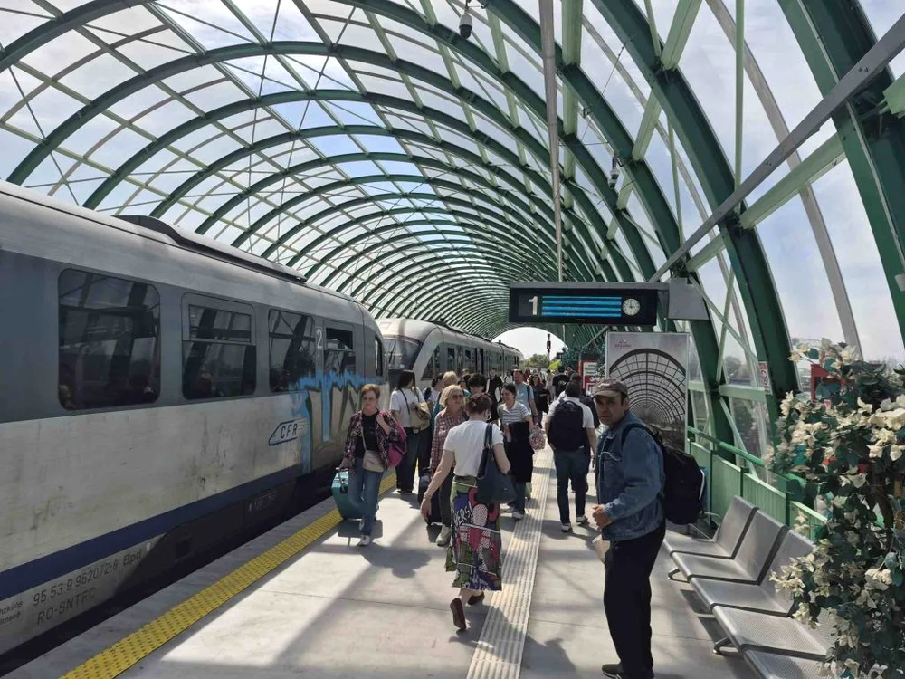Trenul care leagă Gara de Nord de Aeroportul Otopeni