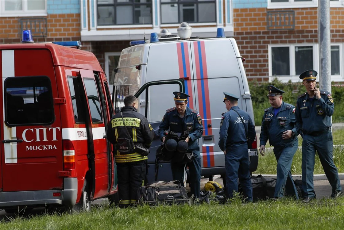 Serviciile de salvare au intervenit pe un aeroport din nord-vestul Rusiei FOTO EPA EFE