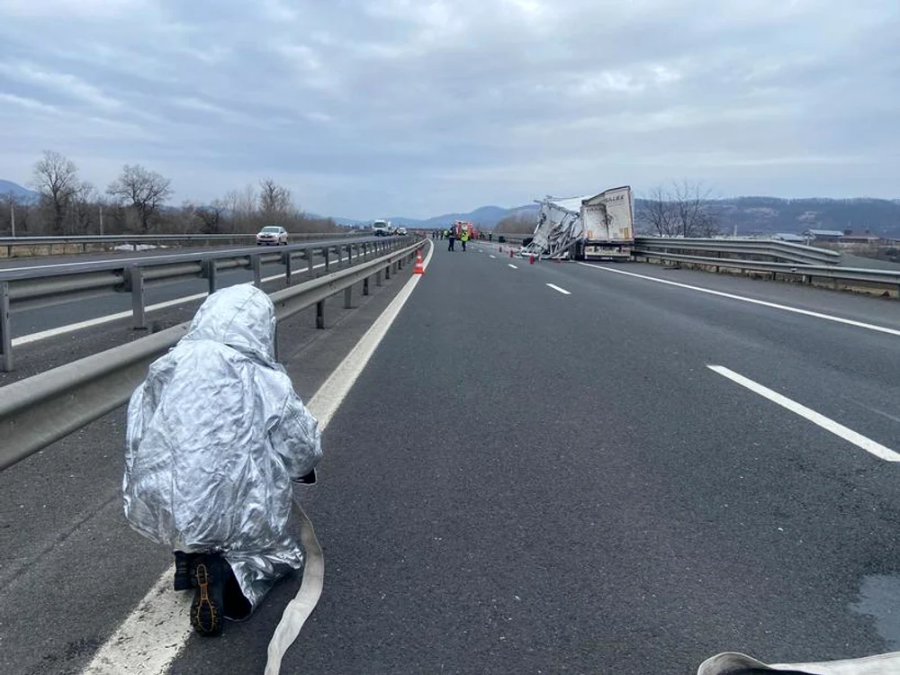 Pompierii intervin la fața locului FOTO: ISU Hunedoara