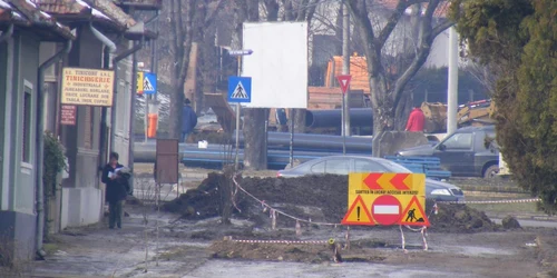 Pe strada Dimitrie Cantemir se lucrează la canalizare 