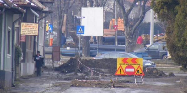 Pe strada Dimitrie Cantemir se lucrează la canalizare 