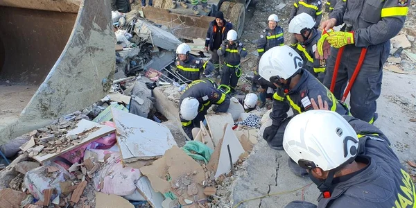  Imagini din timpul misiunii de căutare-salvare a echipei RO-USAR, pentru recuperarea celor trei persoane surprinse sub dărâmături. 