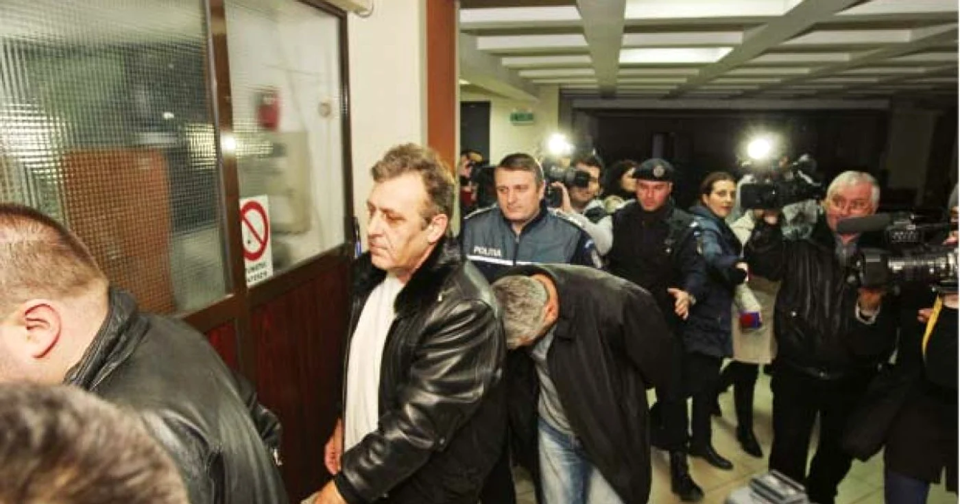 Valeriu Gaichuk (mijloc) la momentul reţinerii, vineri seara, alături de cei doi complici, Konstantin Ossipov (dreapta) şi Matei Vitalie
