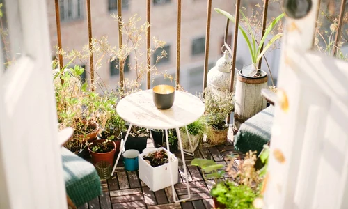 thumbnail renovare balcon cu masa si plante jpg