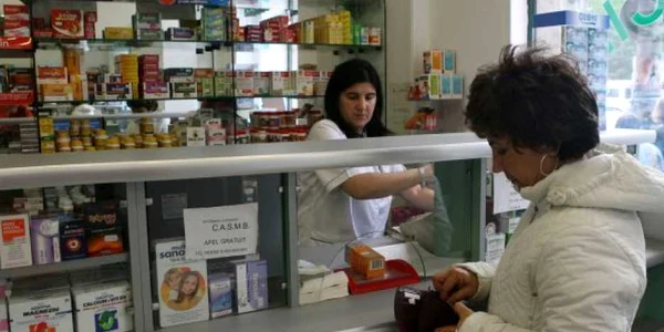 Farmaciile vor fi obligate să deţină în vânzare medicamente sociale