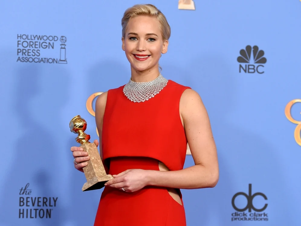 
    Jennifer Lawrence a câștigat Globul de Aur pentru cea mai bună actriță într-o comedie sau musical în ”Joy”Foto: AP  