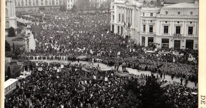 Marea manifestaţie populară ce a avut loc în Piaţa Republicii cu prilejul încheierii lucrărilor celui de-al XII-lea Congres al P.C.R. (19-23 noiembrie 1979) FOTO Fototeca online a comunismului românesc/ cotă arhivistică 184/1979