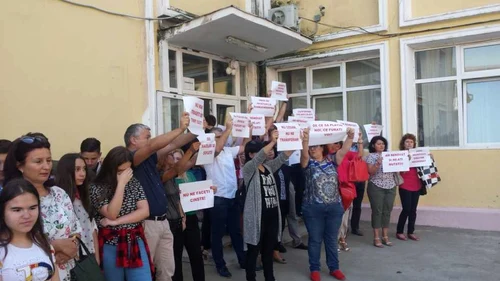 Protest la o şcoală din Timişoara