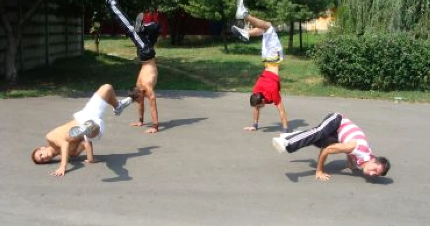 Râmnicu Vâlcea: „Echipa tunet” de breakdance se antrenează în Zăvoi
