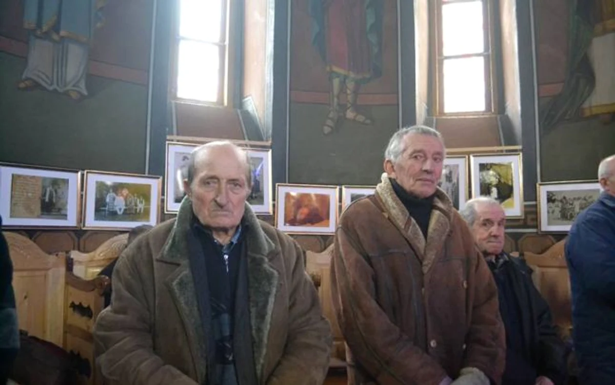 Expoziţie cu fotografii vechi de peste un secol la Vâlcea - „Dianu tărâm de poveste Oameni care au fost” în biserica satului Foto FB Ion Cârstea