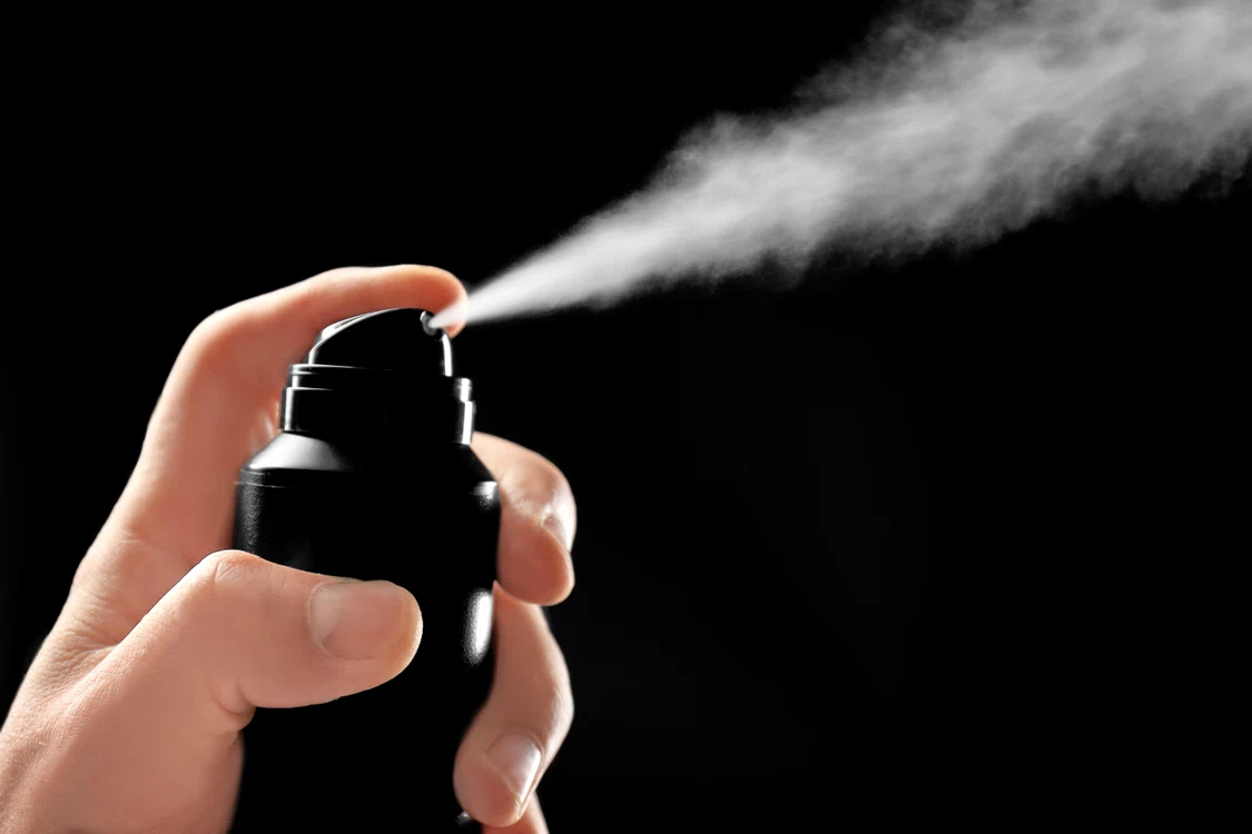 Pe piață se găsesc numeroase tipuri de spray contra insectelor. FOTO Shutterstock