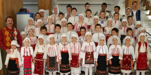Ideea înfiinţării ansamblului Doruleţul s-a înfiripat în anul 1990