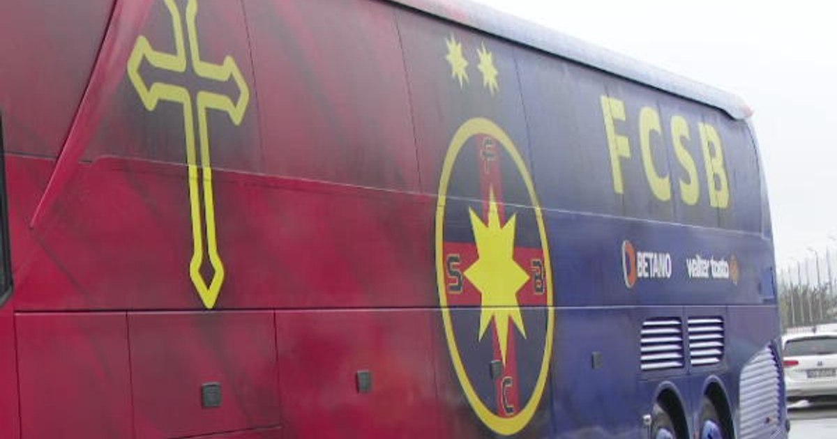 FCSB cumpără pentru fotbaliști săi un „balaur” pe roți. În spate are o masă pentru jocul de cărți