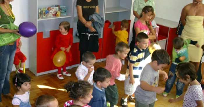 Bacău: Preşcolarii, înghesuiţi ca sardelele în grădiniţe