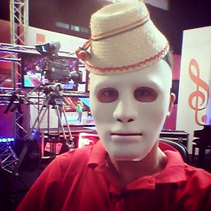 
    Echipa se distrează postând fotografii cu ei, aflaţi în ipostazze diferiteFoto Instagram  